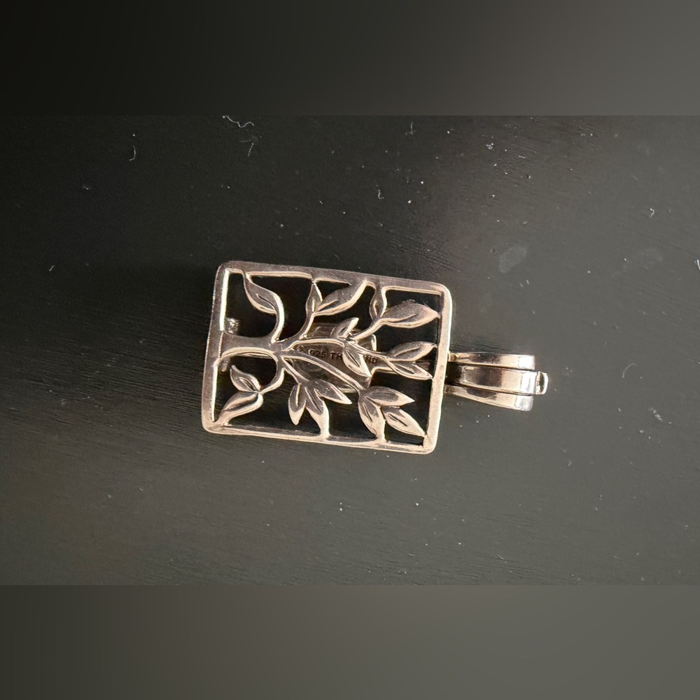 Silpada Silver Leaf Cutout Pendant Necklace